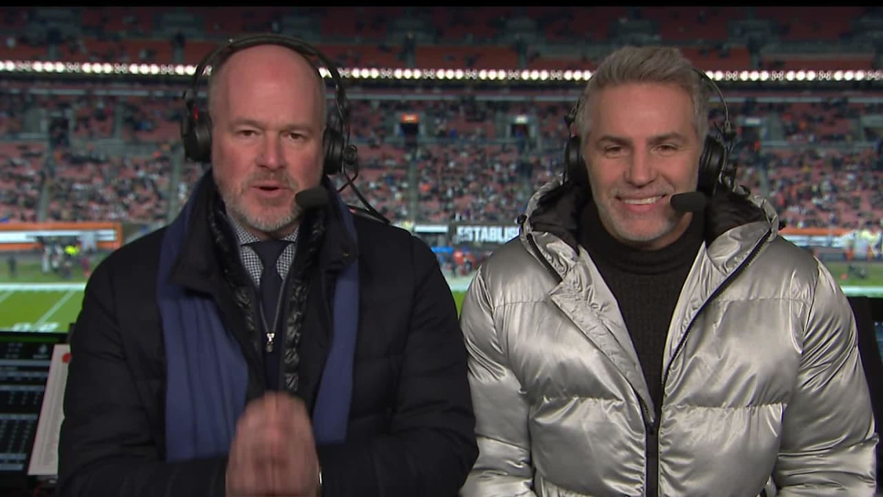 Kurt Warner's puffy jacket steals the show during Browns vs. Raiders