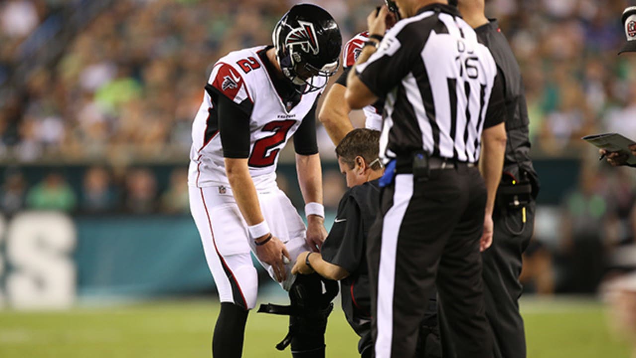 Matt Ryan gets his knee brace cut off after QB scramble