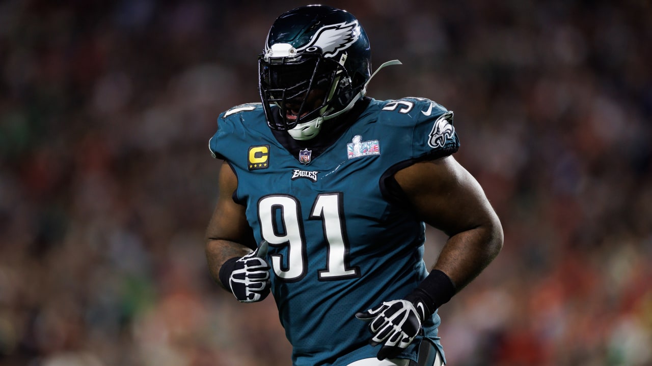 Philadelphia Eagles defensive tackle Fletcher Cox resigning with