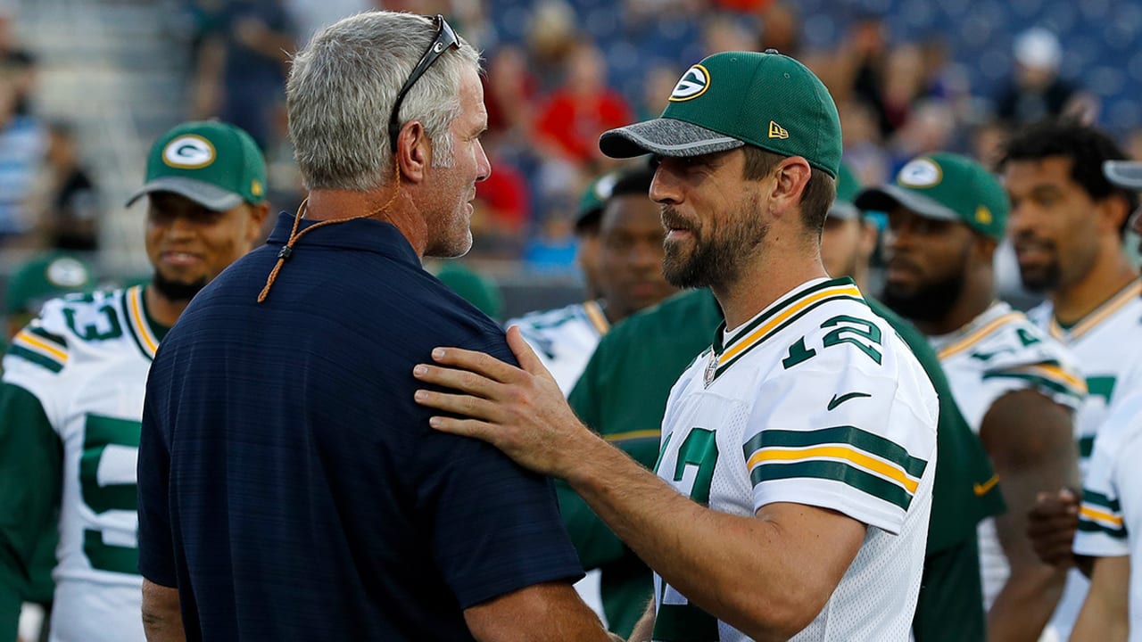 Baker Mayfield Recreates Brett Favre's Draft Day Photo