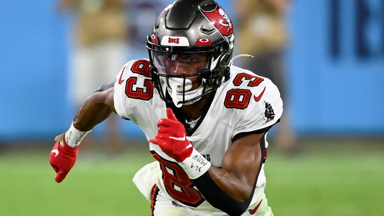 TAMPA, FL - DECEMBER 18: Tampa Bay Buccaneers kick returner Deven Thompkins  (83) carries the ball du