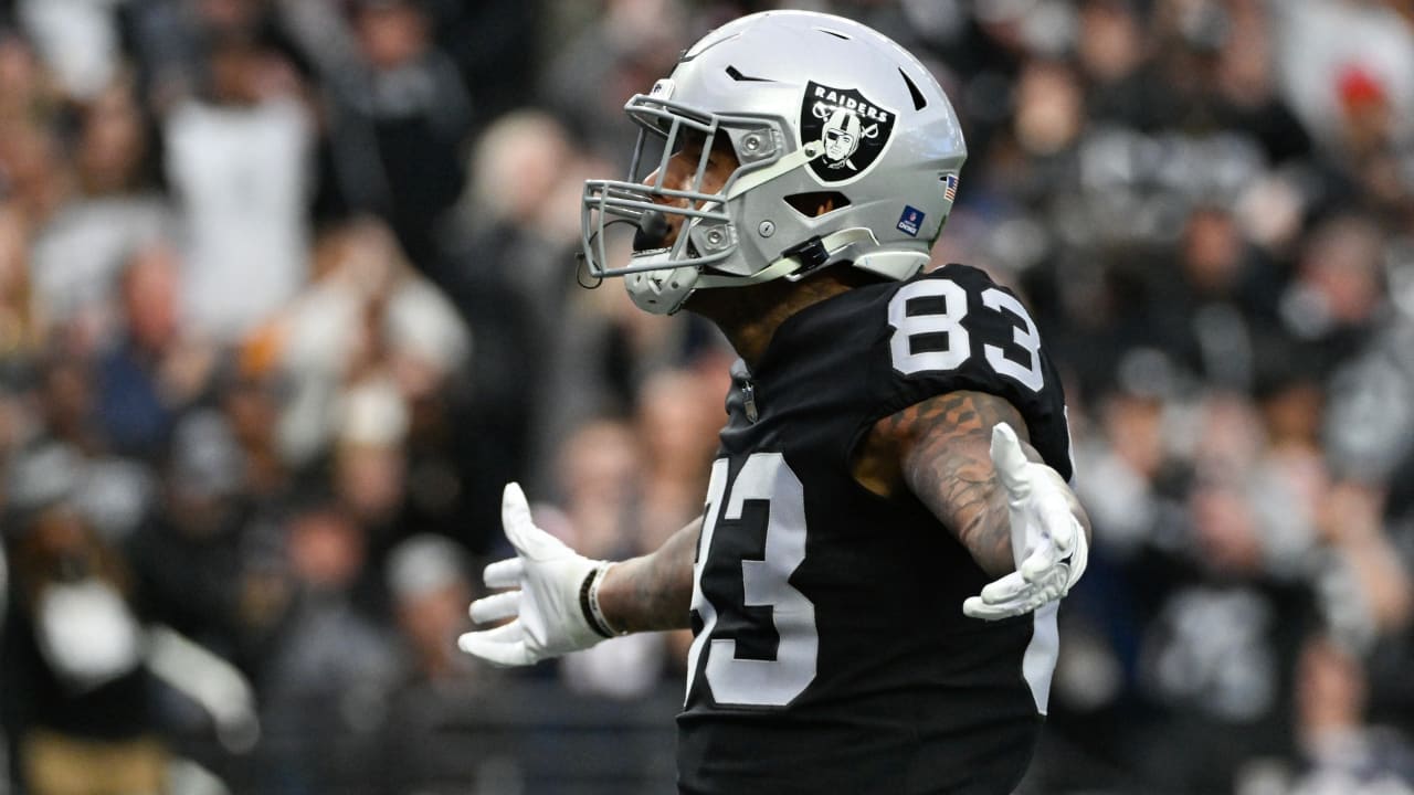 Las Vegas Raiders tight end Darren Waller (83) in action during an NFL  football game against th …