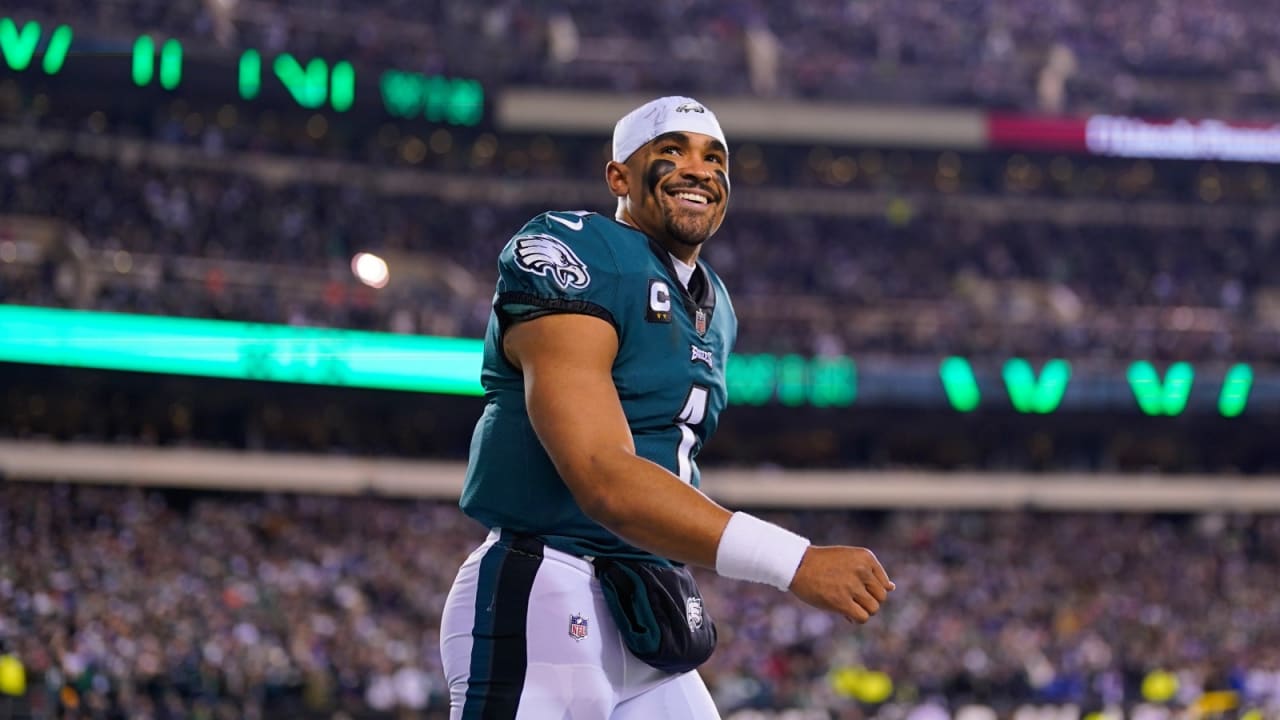 Eagles' Jalen Hurts returns to form, scores three TDs in win over