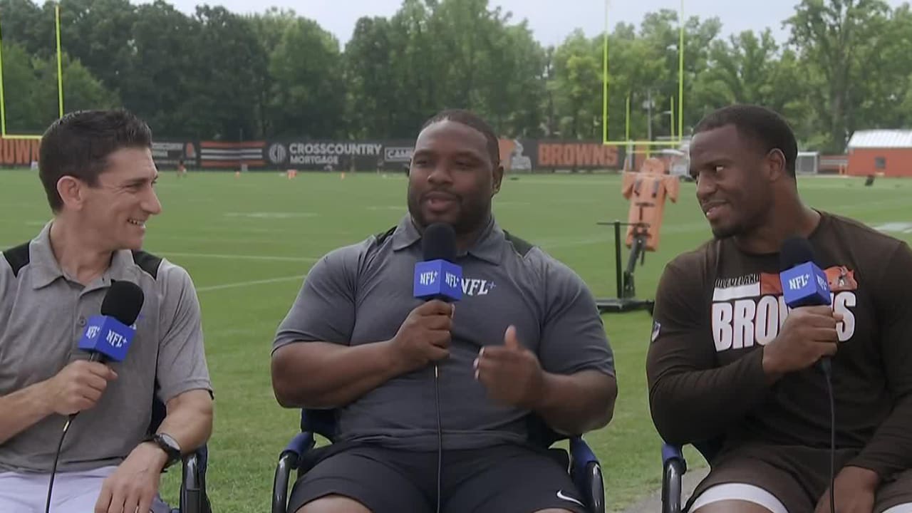 Browns: Kareem Hunt reps Nick Chubb jersey as team gets set for Titans