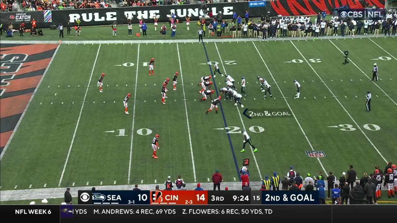 Cincinnati Bengals cornerback Mike Hilton reads the eyes of Geno Smith