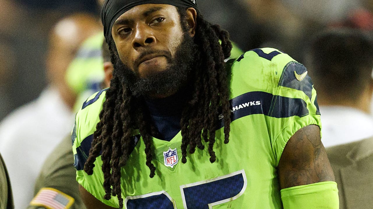 Former Seattle Seahawks WR tackles Richard Sherman by the hair