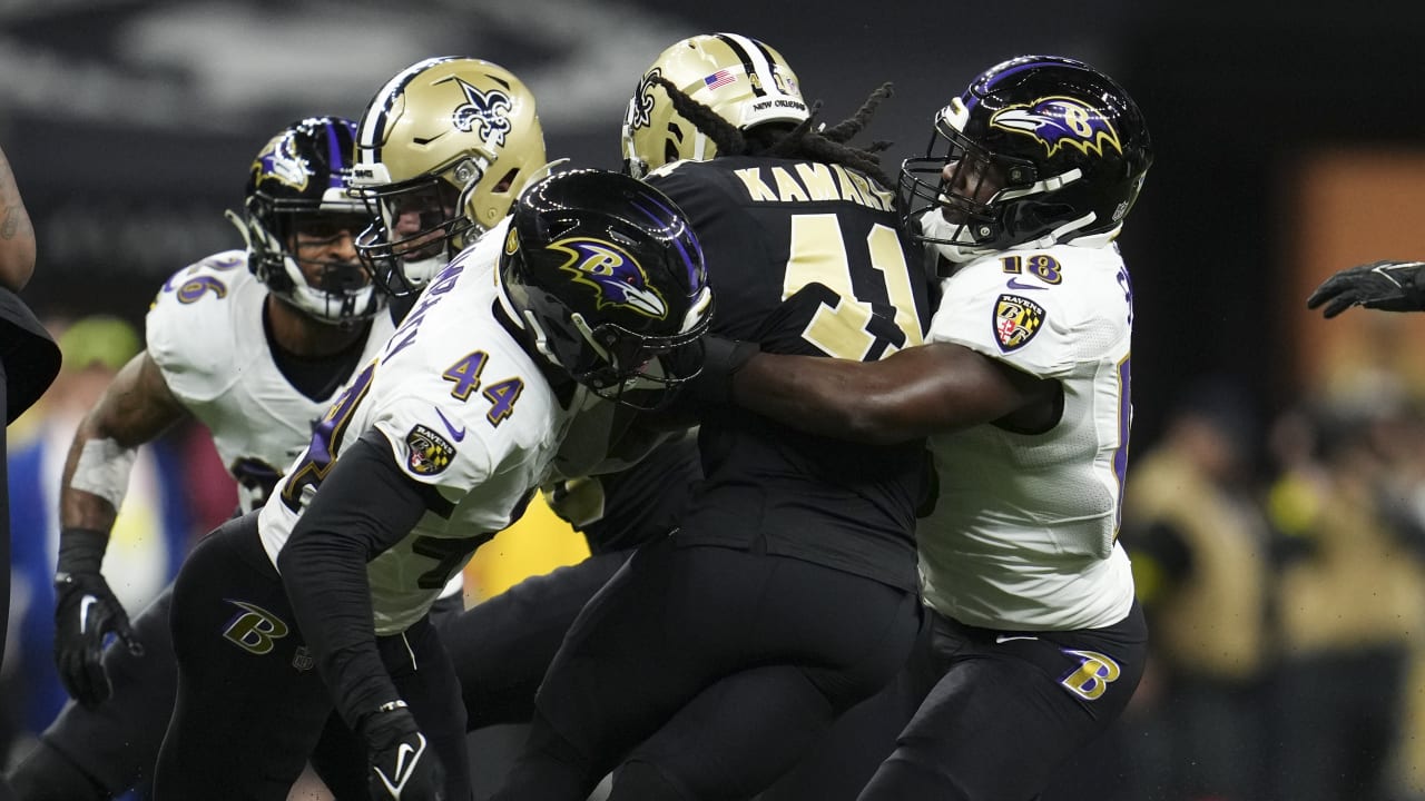 Baltimore Ravens linebacker Roquan Smith (18) warms up before an NFL  football game against the Carolina Panthers, Sunday, Nov. 20, 2022, in  Baltimore. (AP Photo/Nick Wass Stock Photo - Alamy