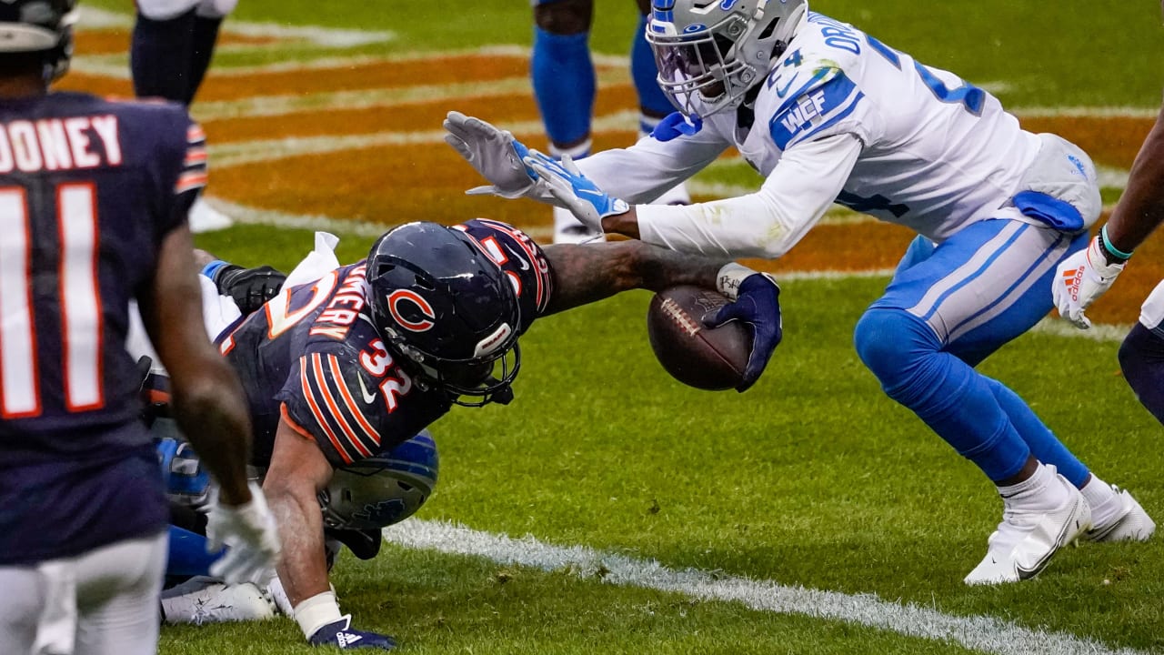Chicago Bears running back David Montgomery makes FOUR Lions miss on