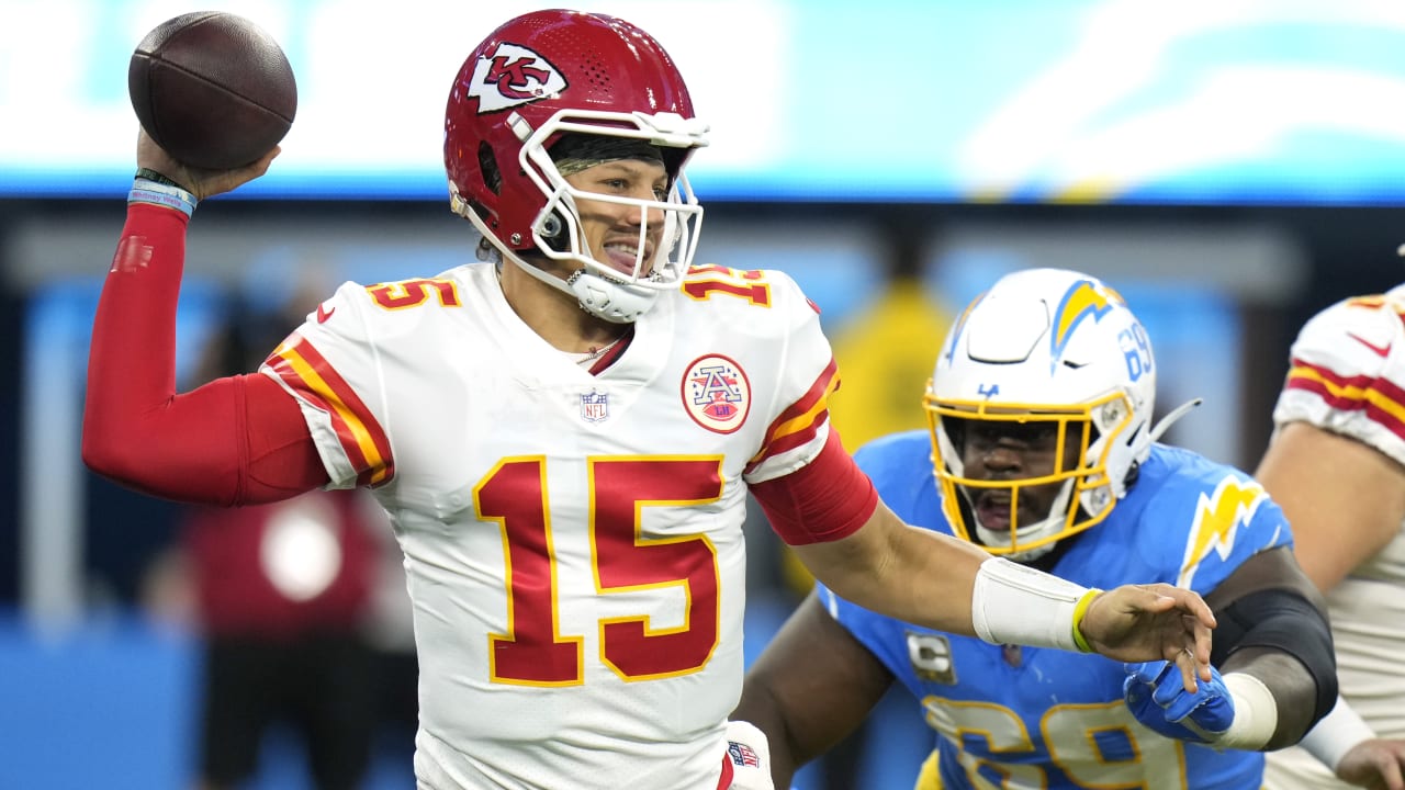 Kansas City Chiefs quarterback Patrick Mahomes' best plays from 352