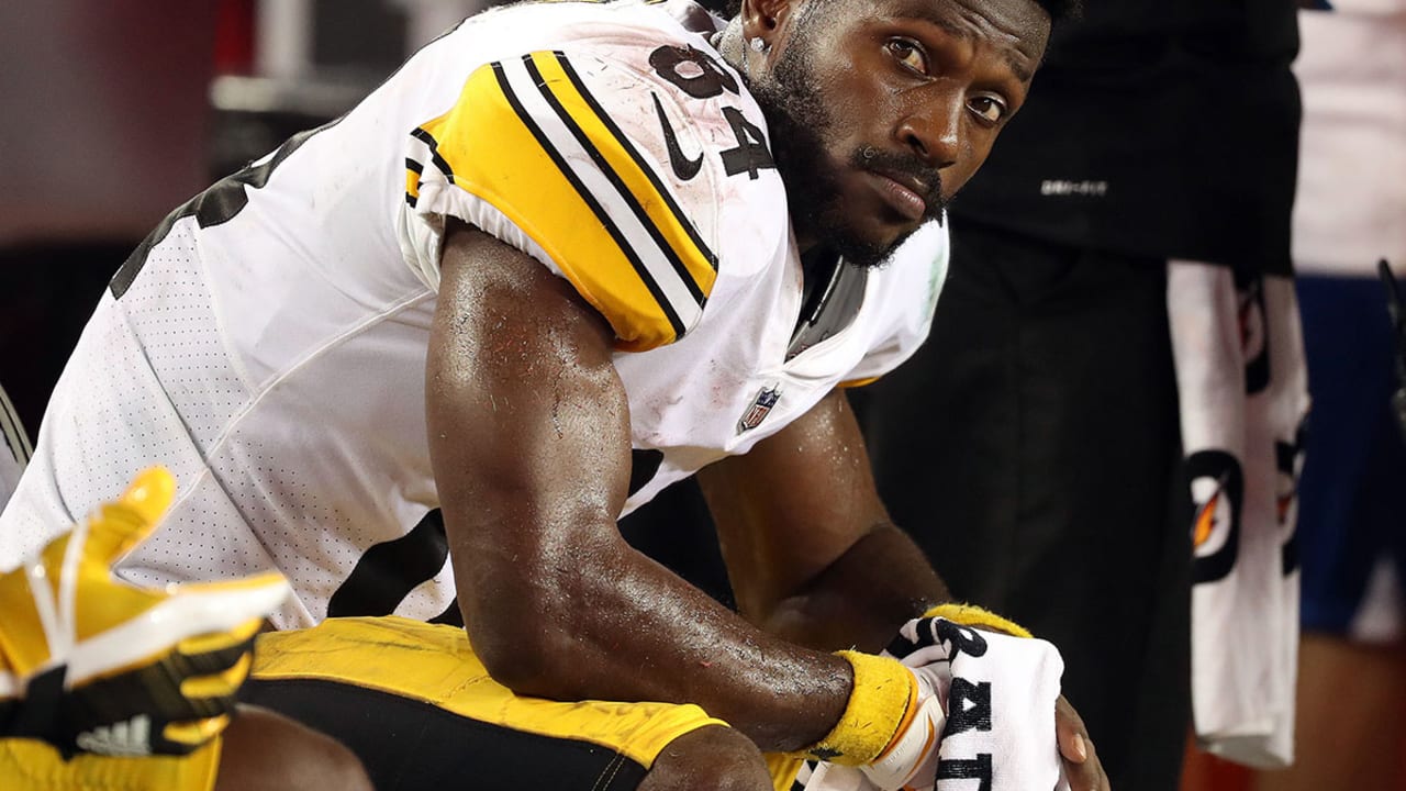 Oakland Raiders wide receiver Antonio Brown (84) plays on the sideline with  his 23-month-old so …