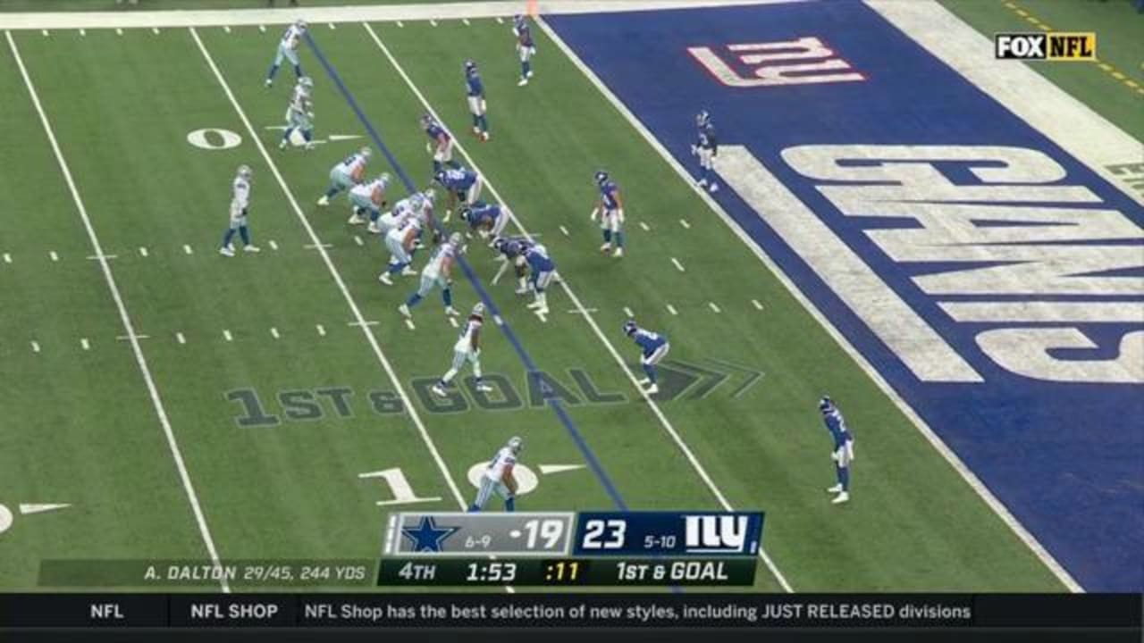 New York Giants defensive end Leonard Williams swings down Dallas