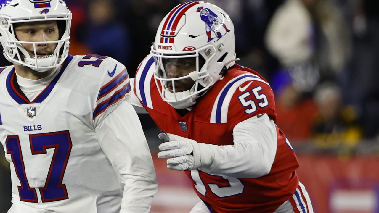 New England Patriots linebacker Josh Uche (55) lines up against