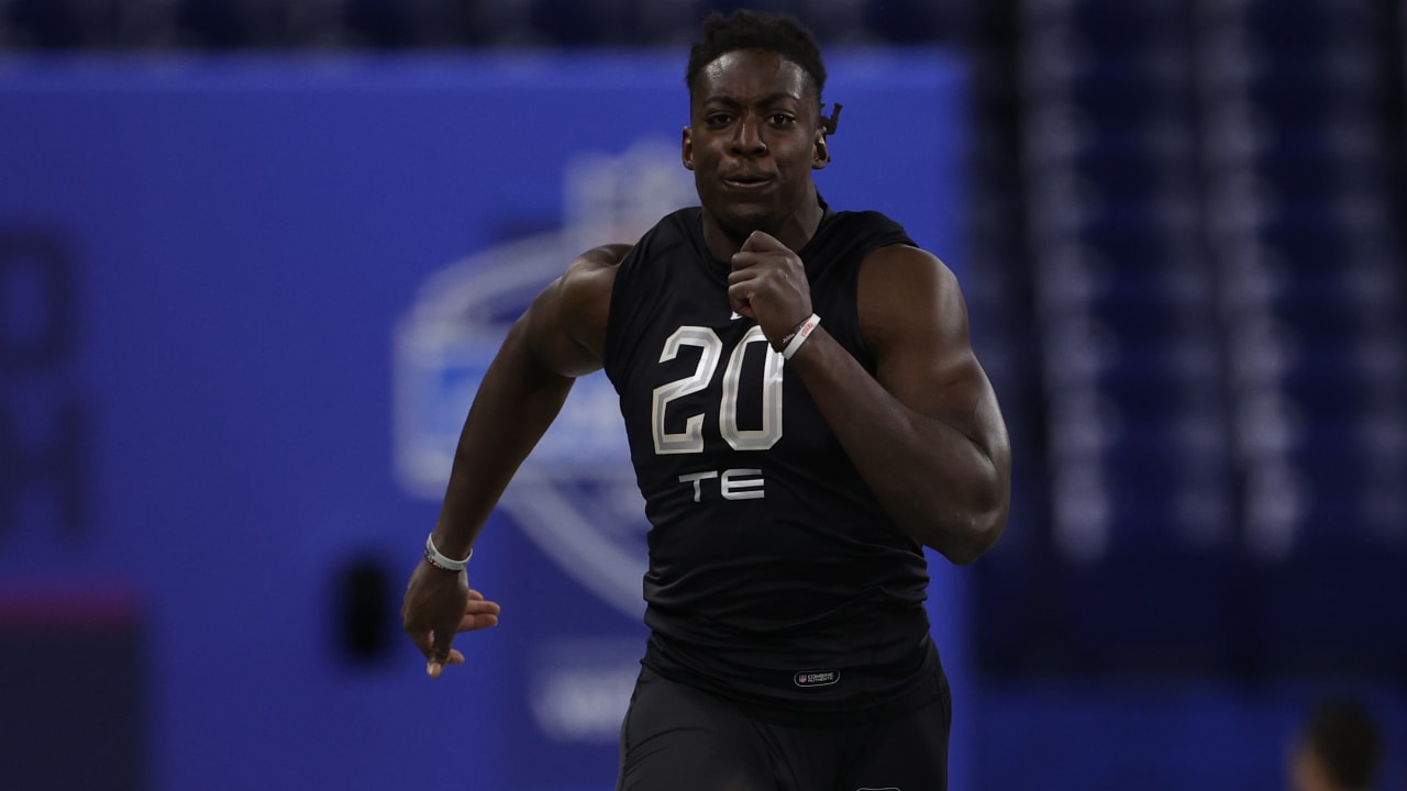 Tight end Jelani Woods runs official 4.61-second 40-yard dash at 2022  combine