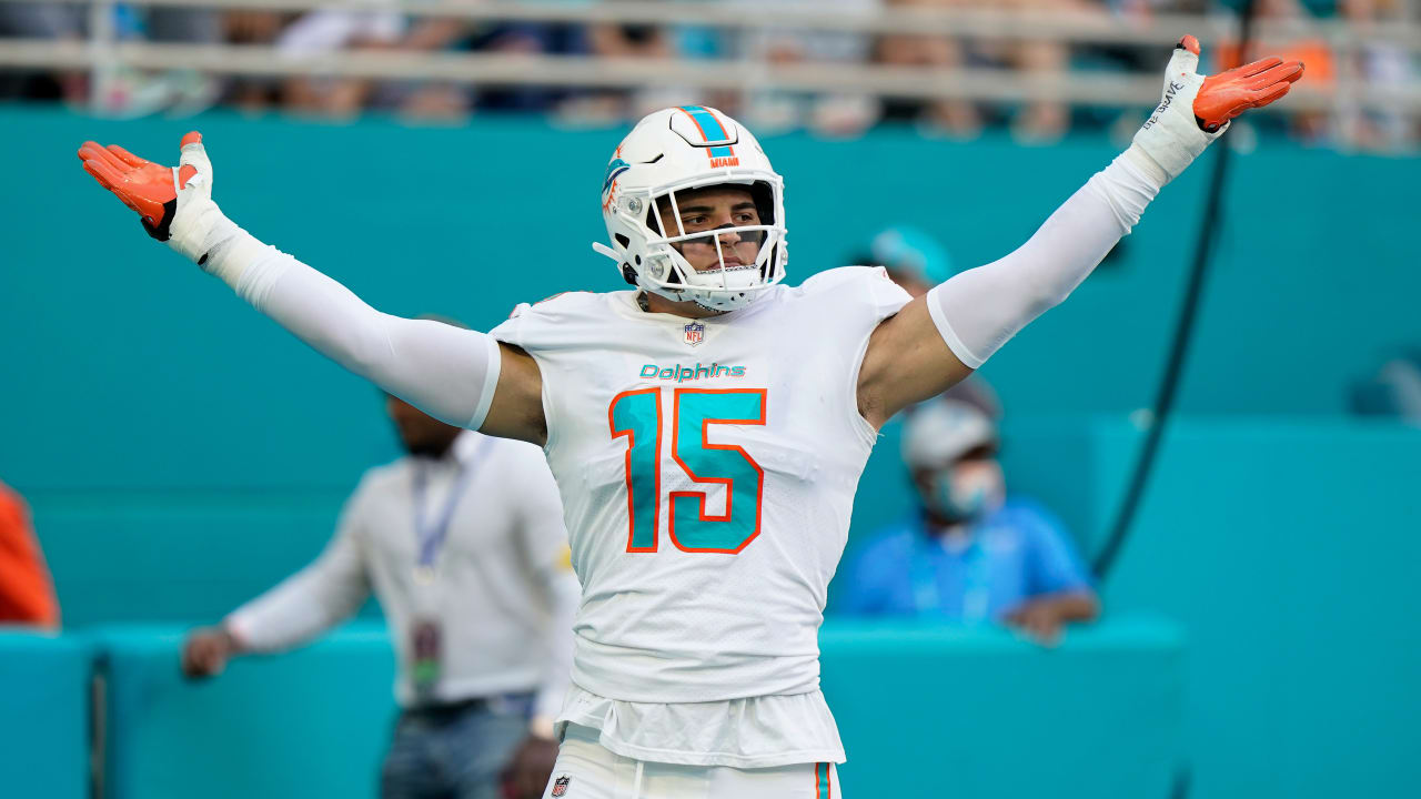 Miami defensive lineman Jaelan Phillips (15) celebrates a second