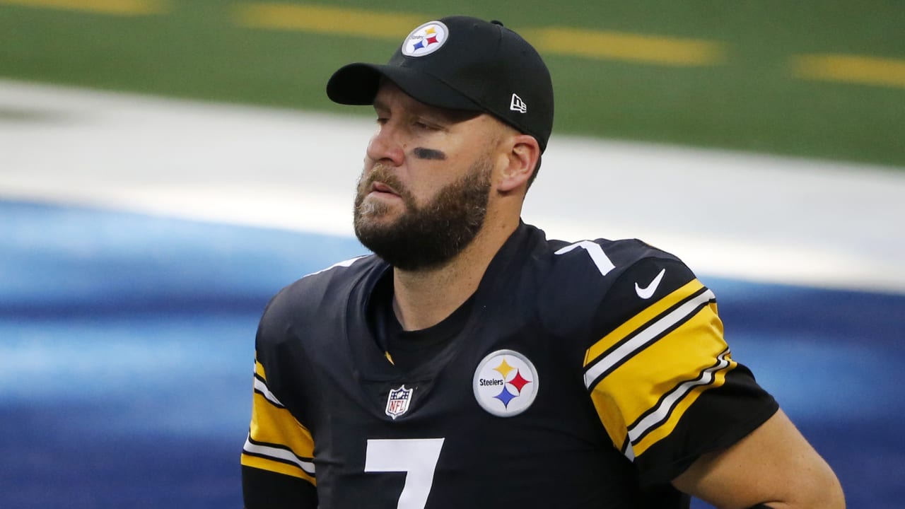 Pittsburgh Steelers quarterback Ben Roethlisberger (7) wears a Salute to Service  hat before an NFL football