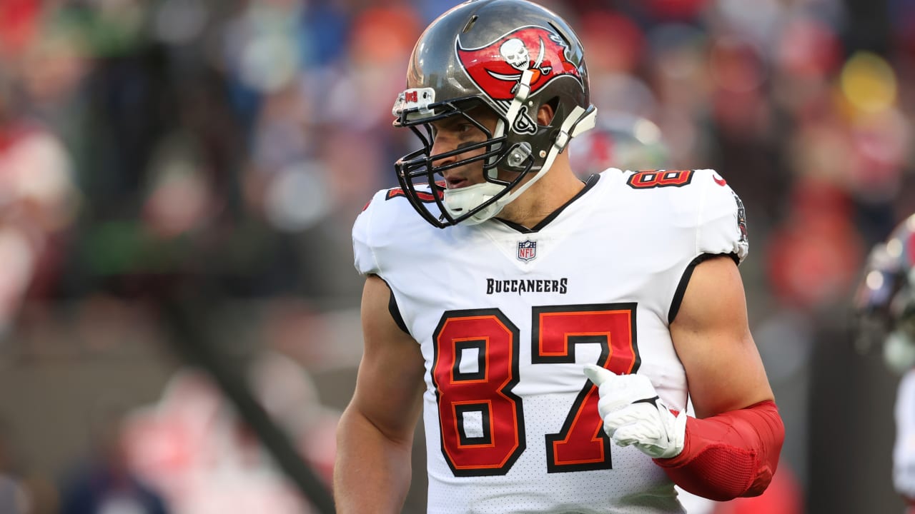 Bucs TE Rob Gronkowski catches football dropped from helicopter