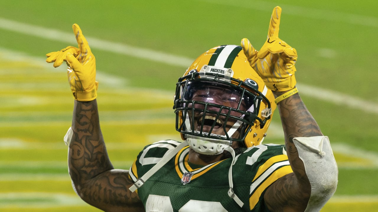 Highlight] Jamaal Williams doesn't care about any Packers players