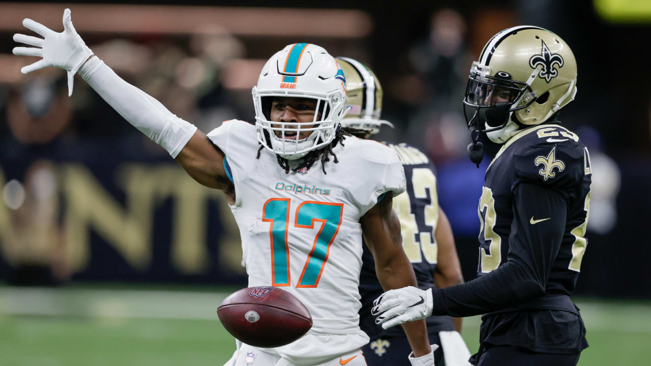 Jaylen Waddle continues record pace in Dolphins' win Monday night