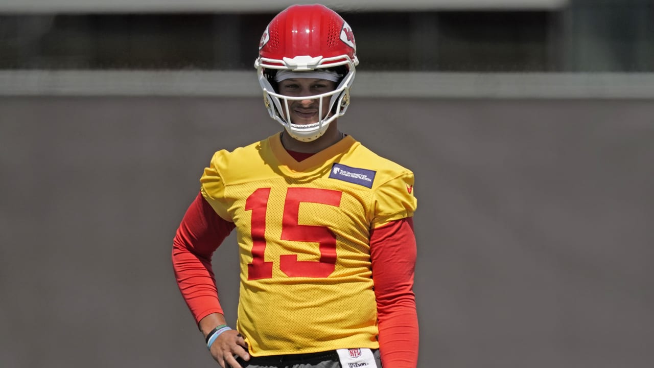 Kansas City Chiefs Might Be Wearing Yellow Uniforms in 2016