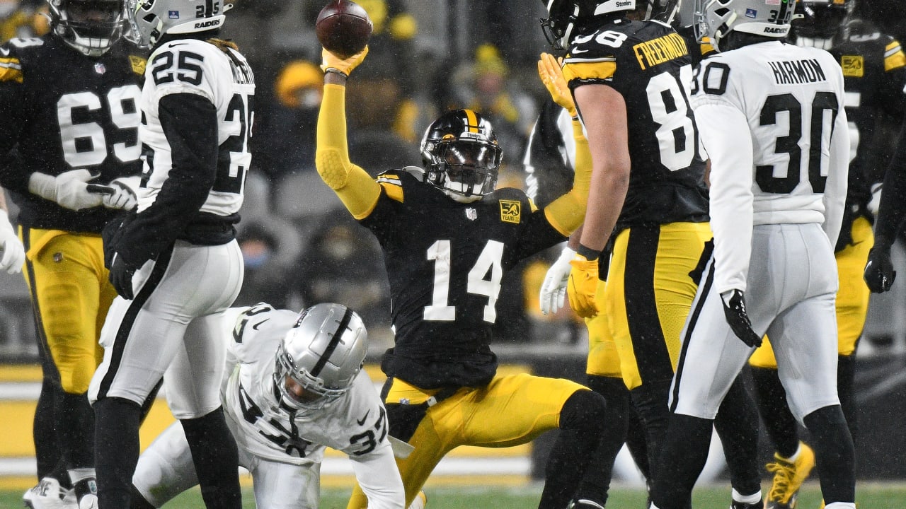 Pittsburgh, Pennsylvania, USA. 25th Dec, 2022. December 24th, 2022  Pittsburgh Steelers wide receiver George Pickens (14) catching the game  wining touchdown during Pittsburgh Steelers vs Las Vegas Raiders in  Pittsburgh, PA. Jake