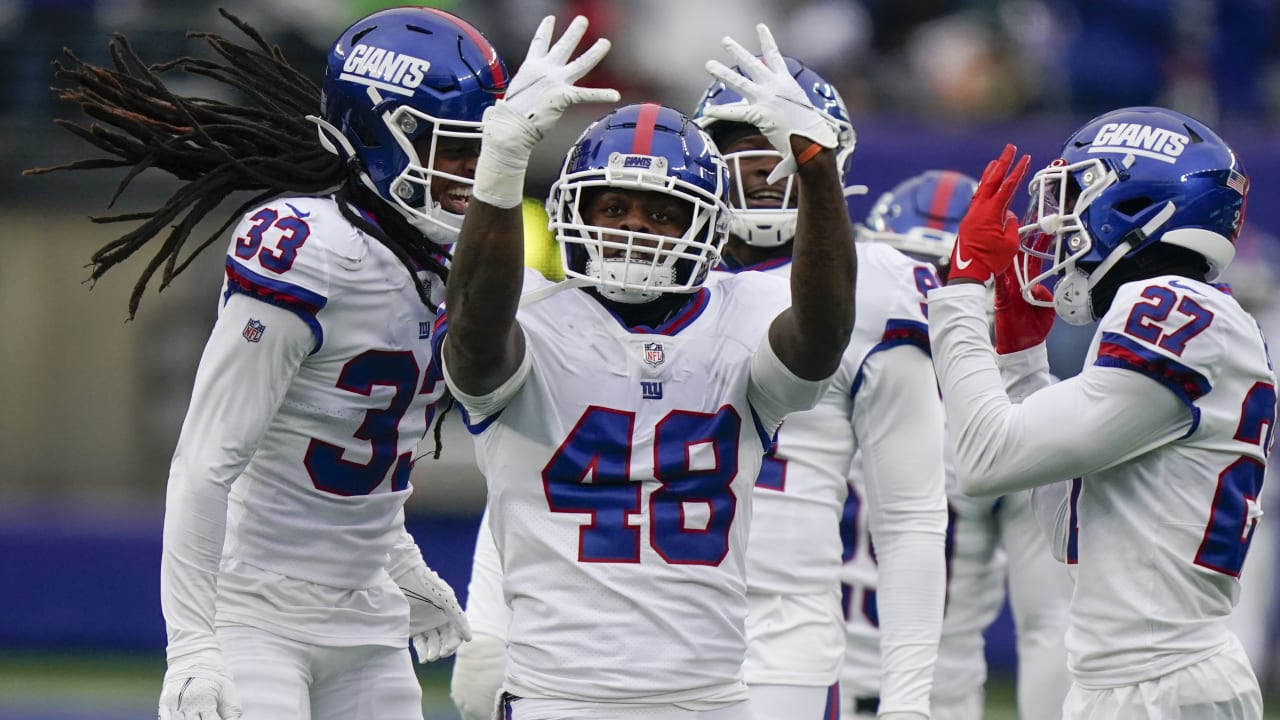 New York Giants linebacker Tae Crowder (48) in action during an NFL  football game against the Washington Football Team, Sunday, Oct. 18, 2020,  in East Rutherford, N.J. (AP Photo/Adam Hunger Stock Photo - Alamy