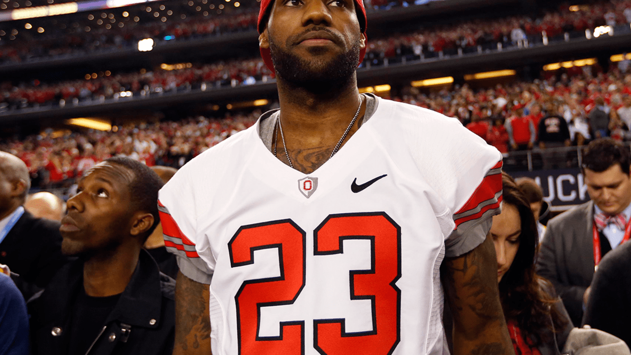 James-LeBron-151117-SL.jpg