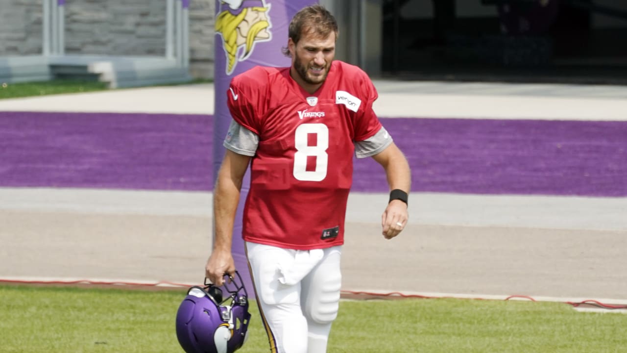 How NFL teams are trying to protect QBs like Kirk Cousins from COVID-19 --  and not always successfully - ABC7 Los Angeles