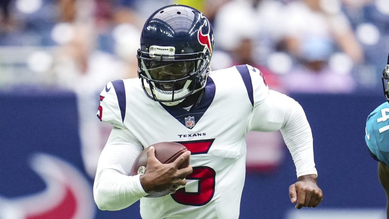 Houston Texans quarterback Tyrod Taylor (5) moves to a different drill  during NFL football practice Wednesday, July 28, 2021, in Houston. (AP  Photo/Justin Rex Stock Photo - Alamy