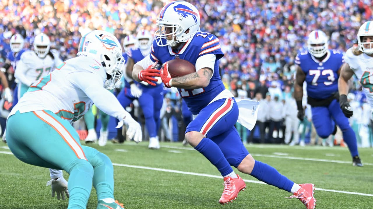 Watch Cole Beasley throw a TD pass on Bills trick play in Week 12 [VIDEO] -  DraftKings Network