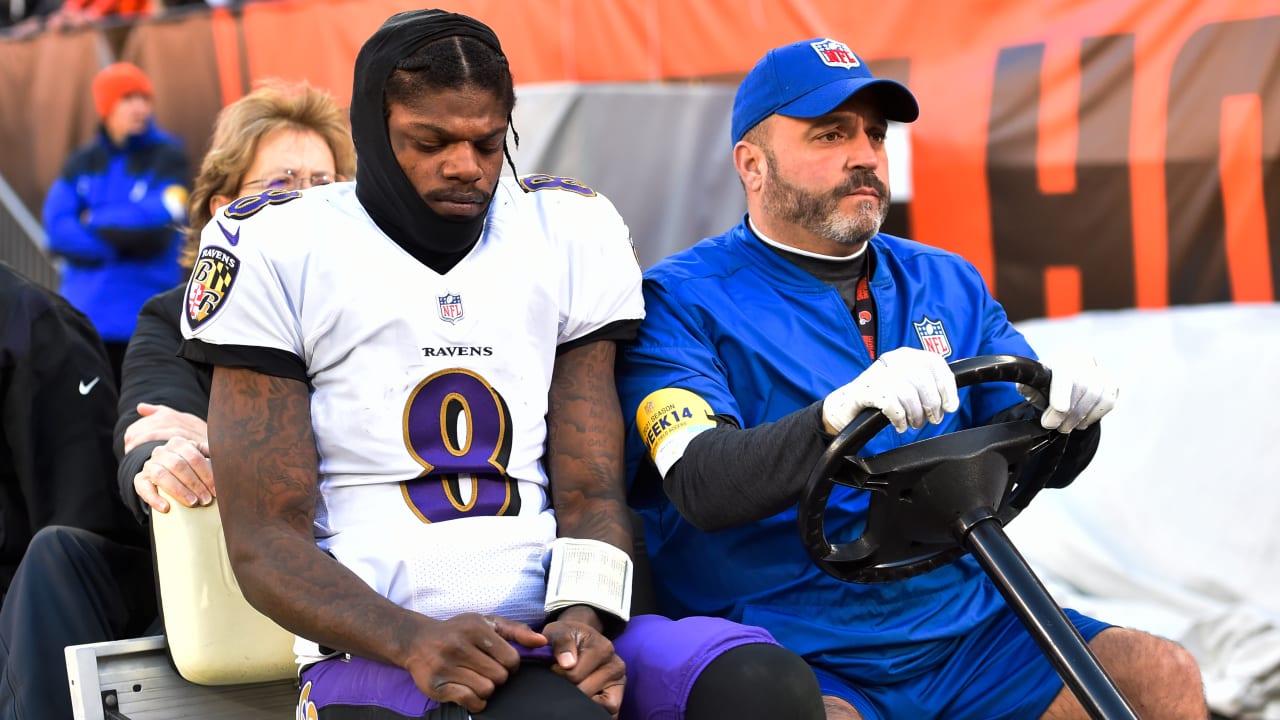 Ravens QB Lamar Jackson sprains ankle, exits early in loss to Browns