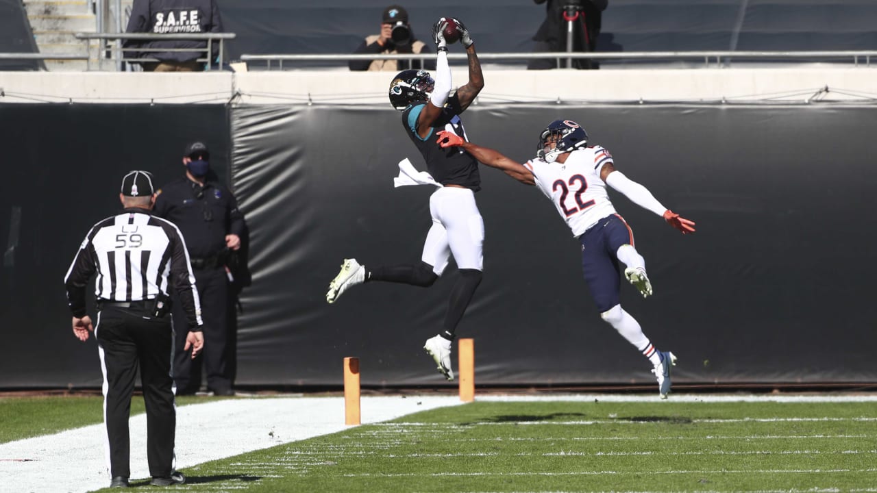 Jaguars' DJ Chark works the sideline on pretty TD catch against Bears - ESPN