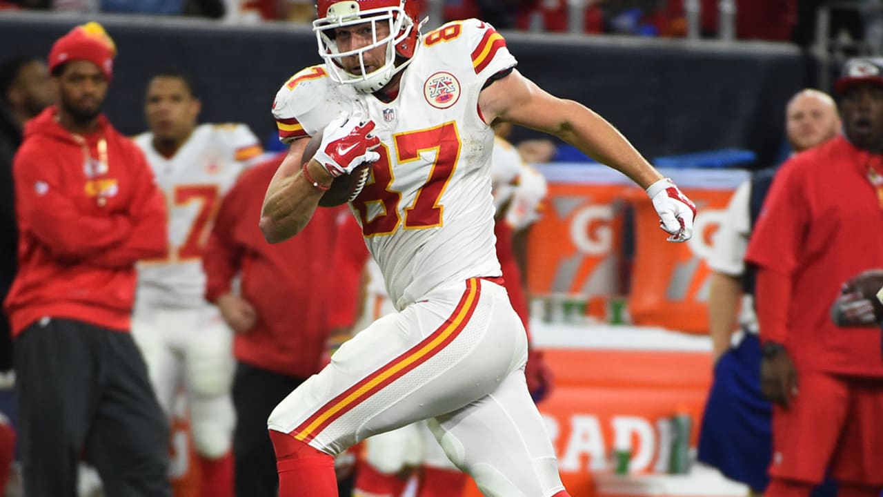 Kelce-Travis-160420-SL.jpg