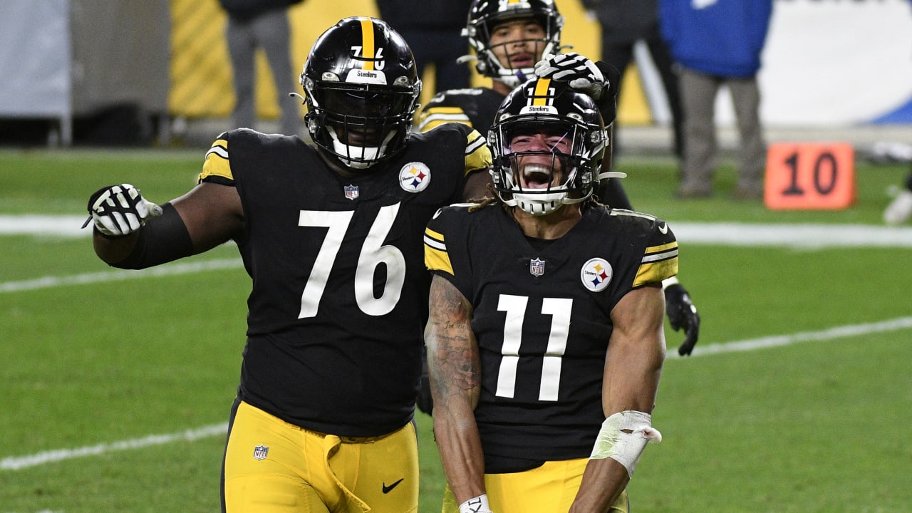 Steelers clinch playoff berth