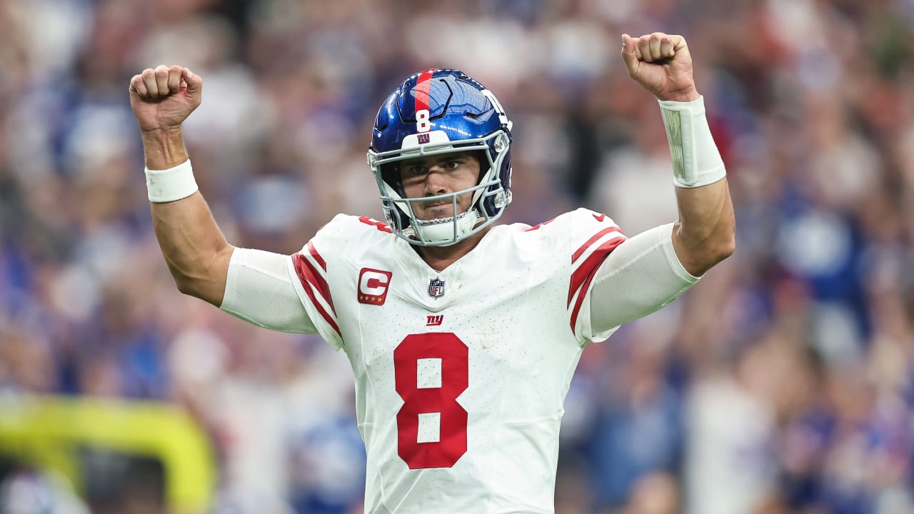 New York Giants quarterback Daniel Jones places perfect dart to wide ...