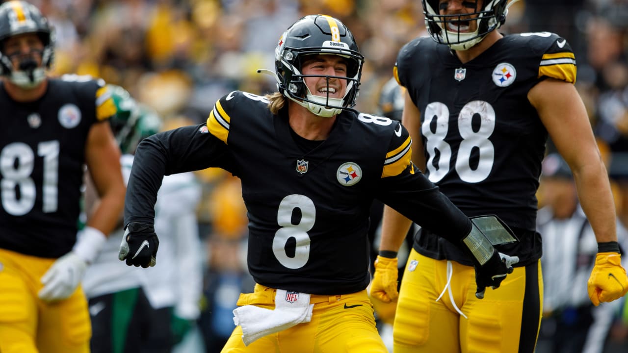 Pittsburgh Steelers quarterback Kenny Pickett shakes defender for