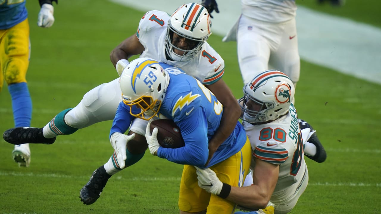 Video: Tua Tagovailoa savagely trucks defender during Miami Dolphins-New  York Jets game - Dolphin Nation