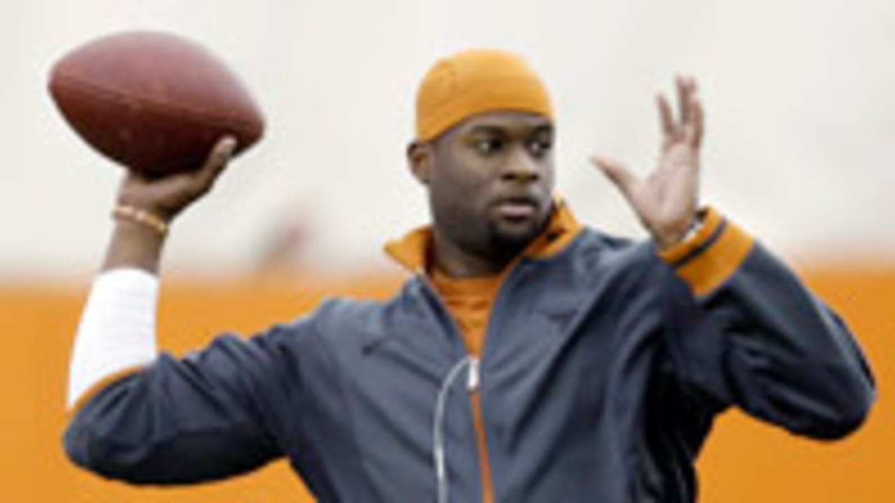 Vince-Young-sl-130805.jpg