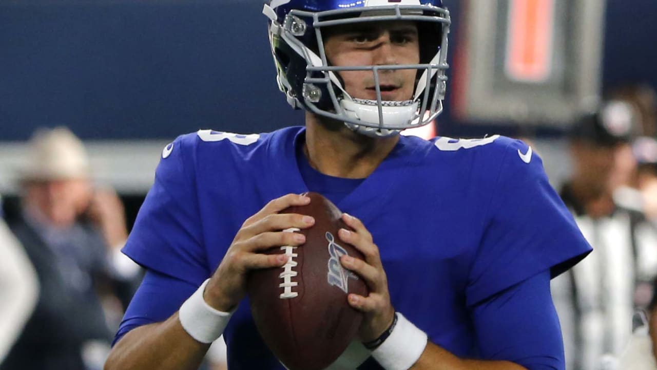 New York Giants starting quarterback Eli Manning rolls out to the