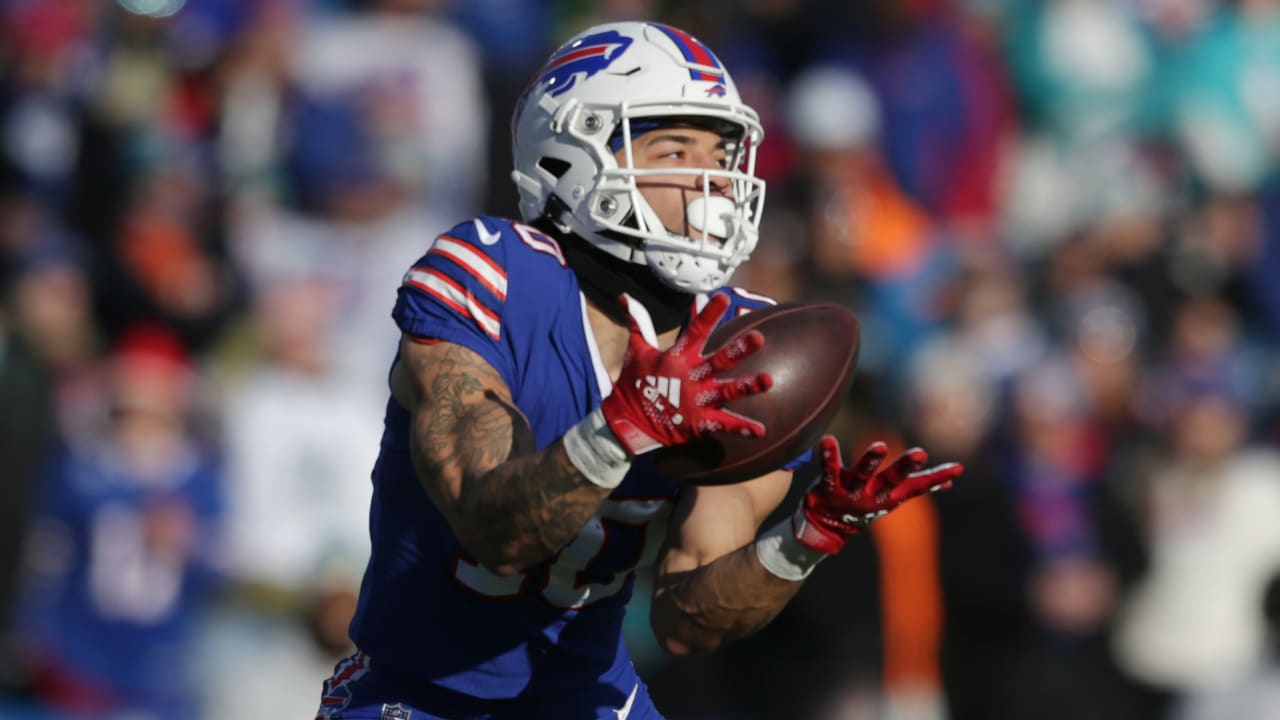 Buffalo Bills wide receiver Khalil Shakir runs a punt back against