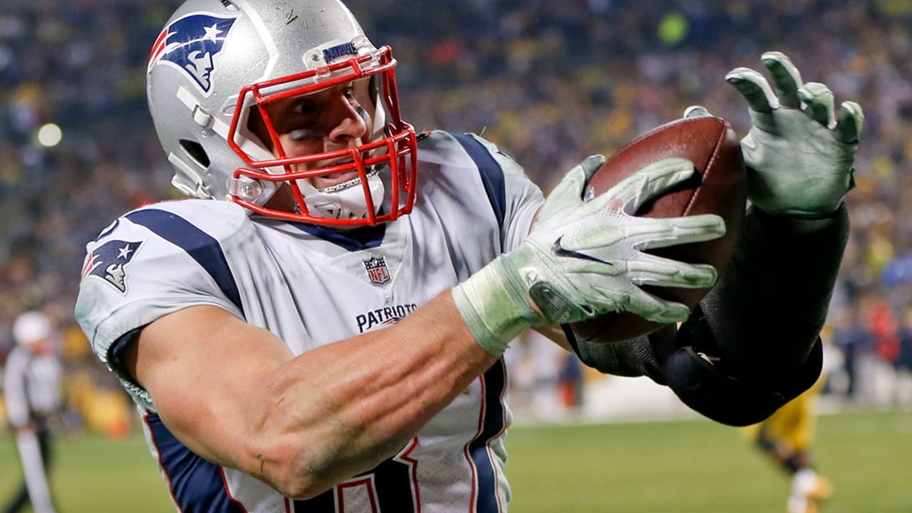 Rob Gronkowski-171218-sl.jpg