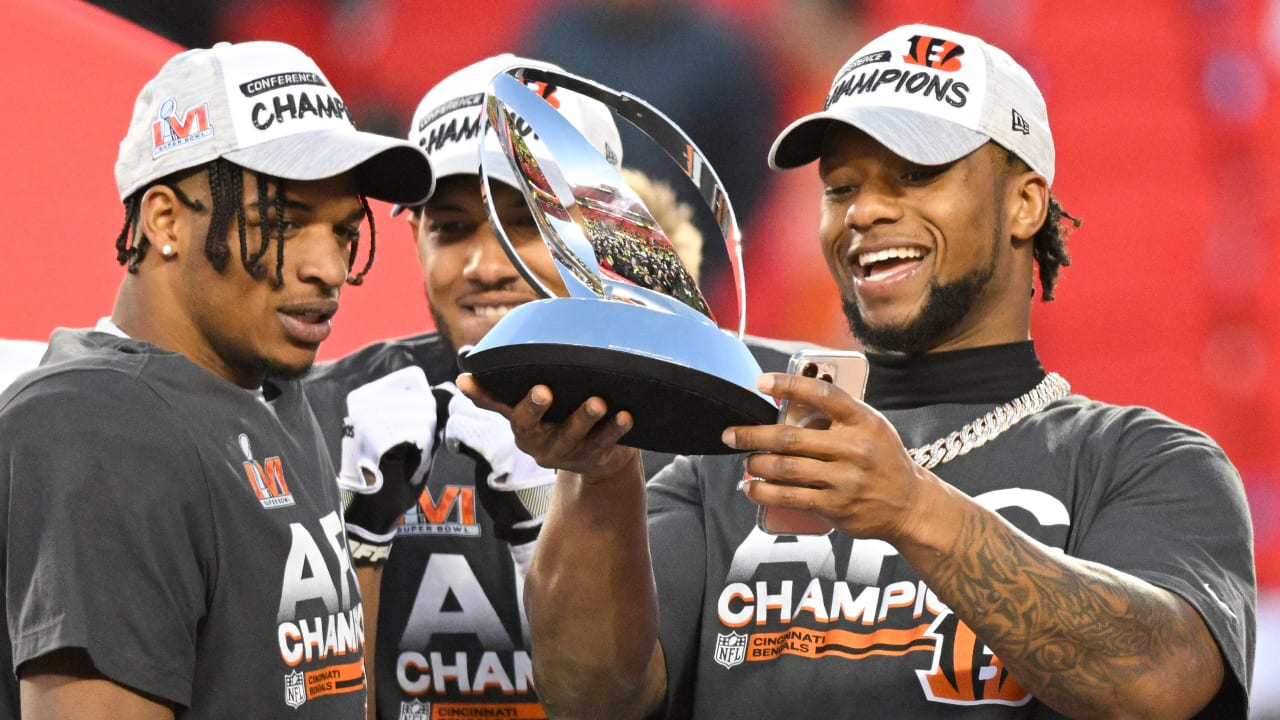 Cincinnati Bengals presented with Lamar Hunt trophy after winning