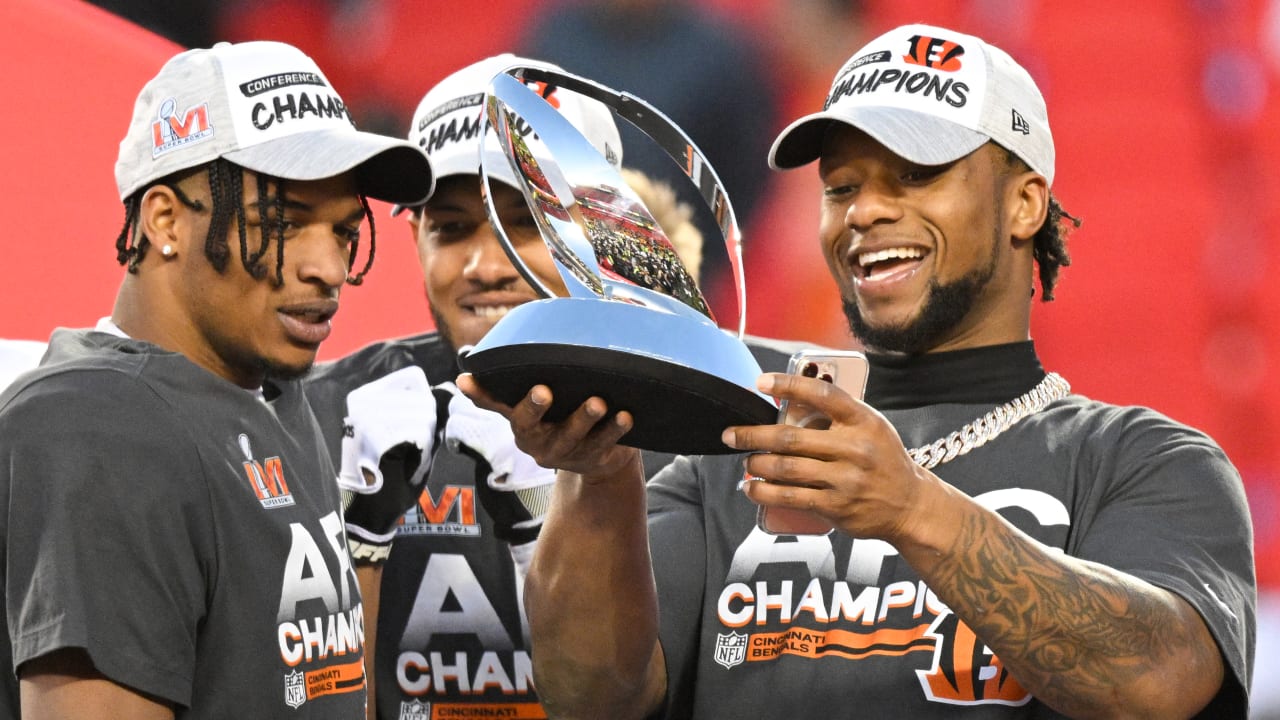 Cincinnati Bengals presented with Lamar Hunt trophy after winning AFC  Championship Game