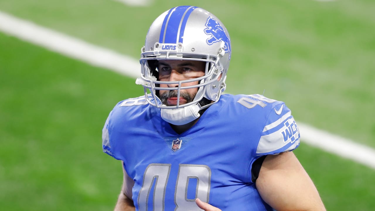 Detroit Lions head coach Dan Campbell celebrate with his players