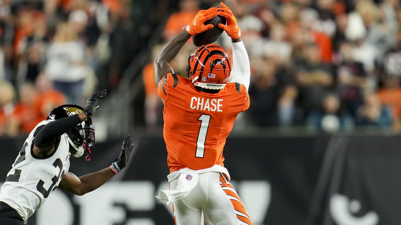 Cincinnati Bengals' offensive line gives quarterback Joe Burrow clean  pocket to hit toe-tapping wide receiver Ja'Marr Chase on third down