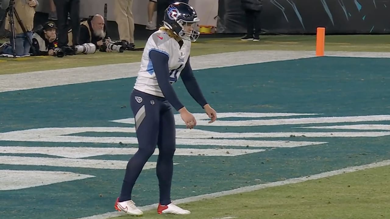 Tennessee Titans punter Ryan Stonehouse booms 51-yard punt on his way to  breaking 82-year-old NFL single season punting average record