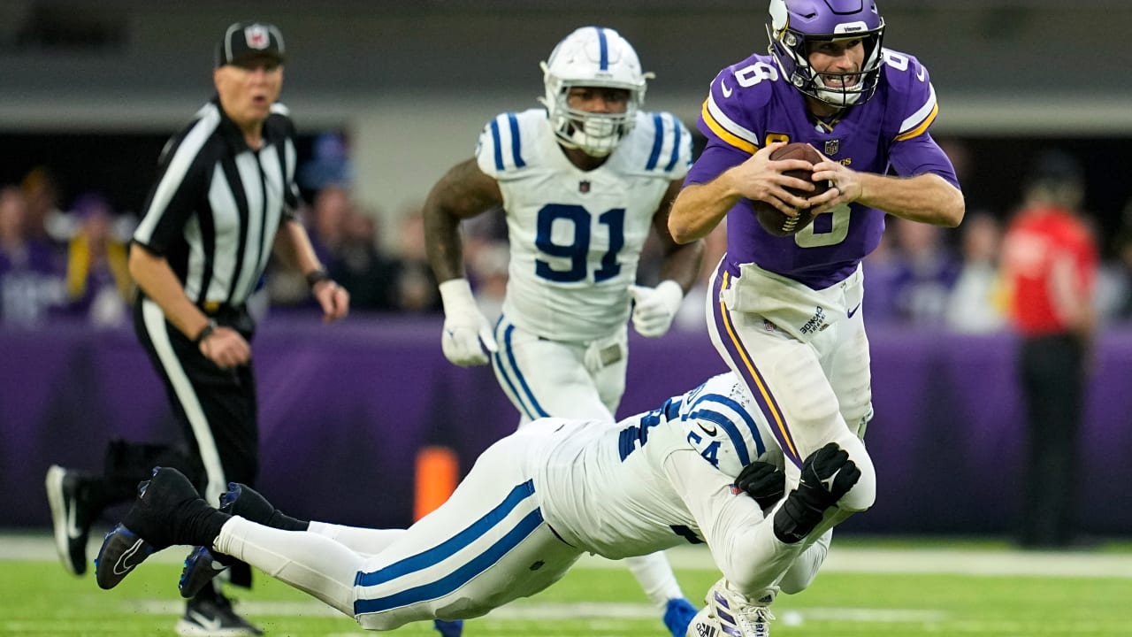 Colts rise, Vikings head due south in division futures