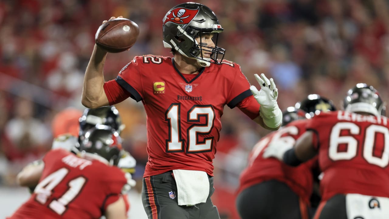 PFF's Mike Renner says the Stats show the Tampa Bay Buccaneers offense to  be drastically better in two-minute-drill situations.