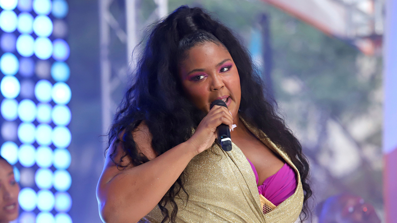 Lizzo does it all in long-awaited Pittsburgh show