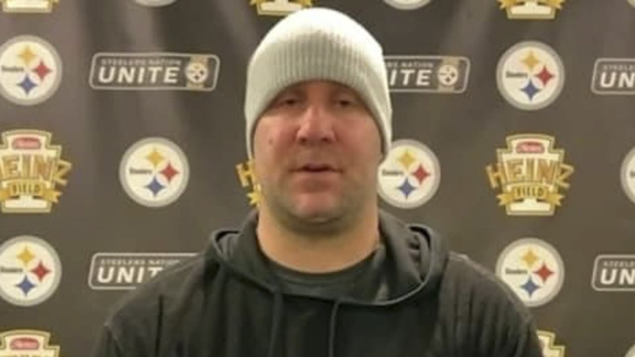 Photo: Steelers Quarterback Ben Roethlisberger Reacts to Replay -  PIT2021110822 