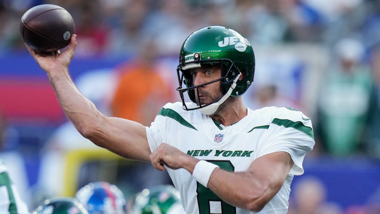 Aaron Rodgers throws first TD pass with the Jets in his second series vs.  Giants